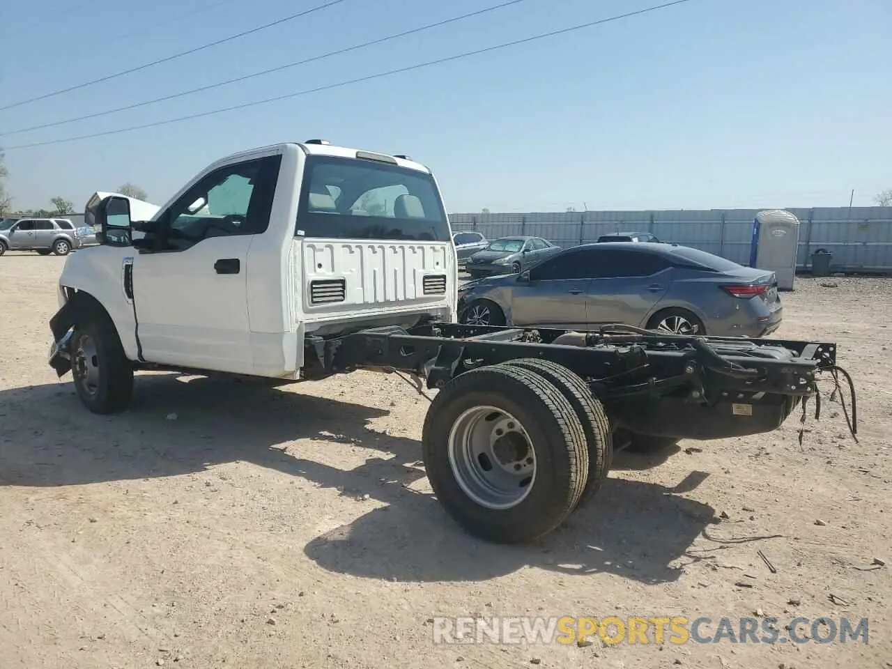2 Фотография поврежденного автомобиля 1FDRF3G60NEE17240 FORD F350 2022
