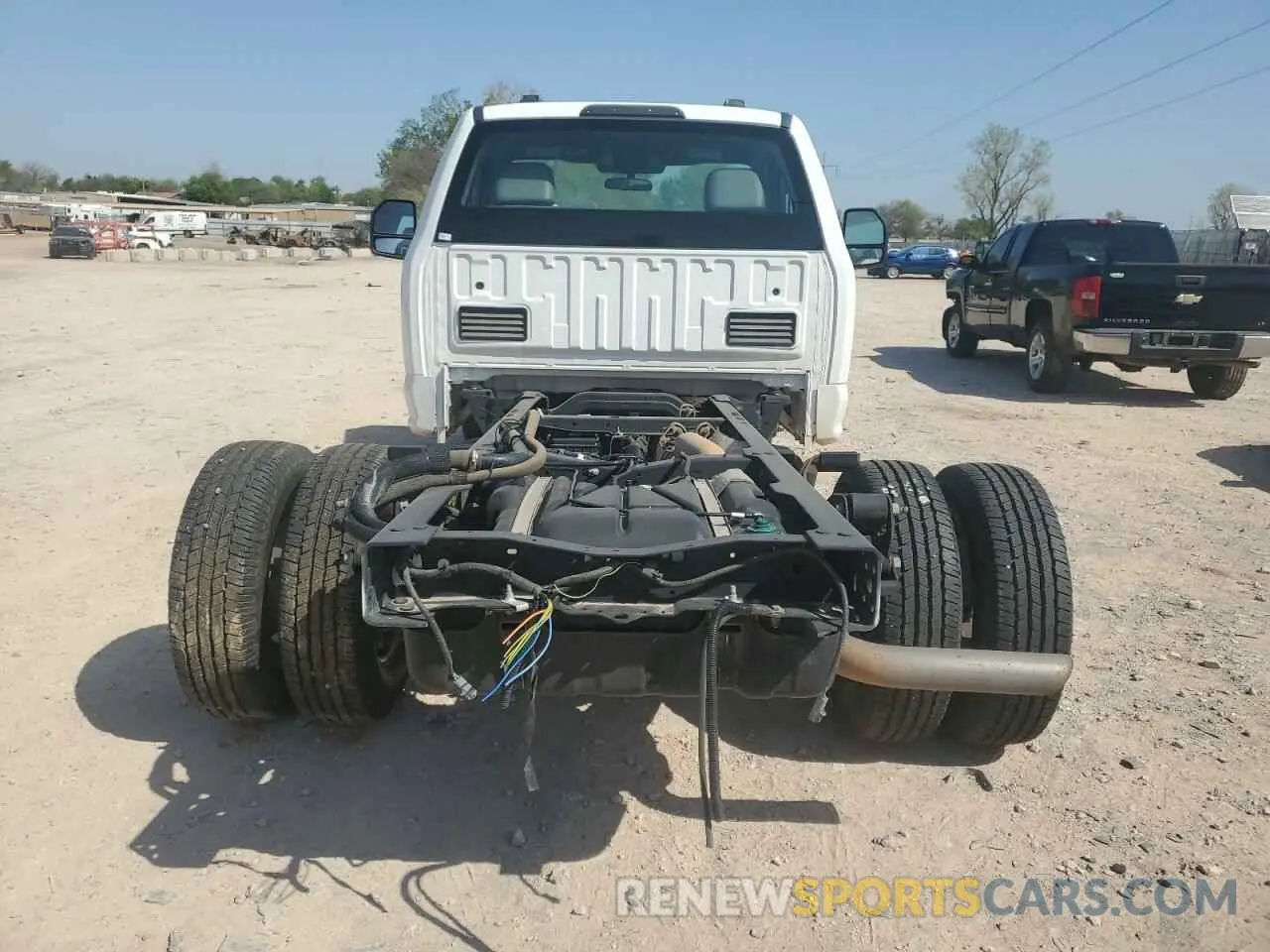 6 Фотография поврежденного автомобиля 1FDRF3G60NEE17240 FORD F350 2022