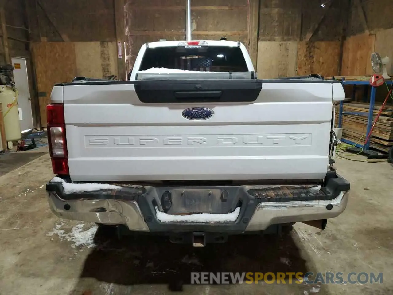 6 Photograph of a damaged car 1FT8W3B63NEC38908 FORD F350 2022