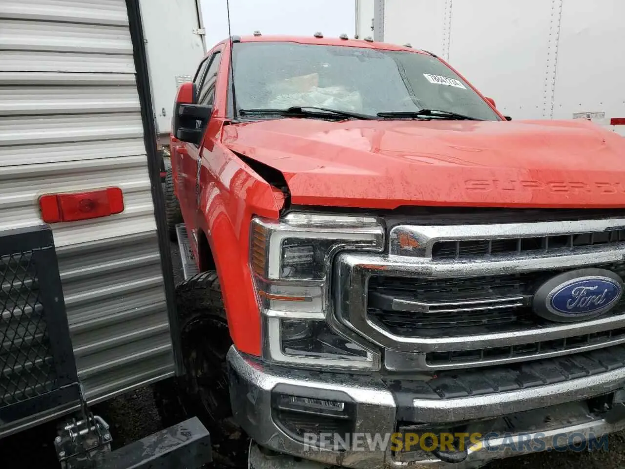 4 Photograph of a damaged car 1FT8W3BT9NEE28735 FORD F350 2022