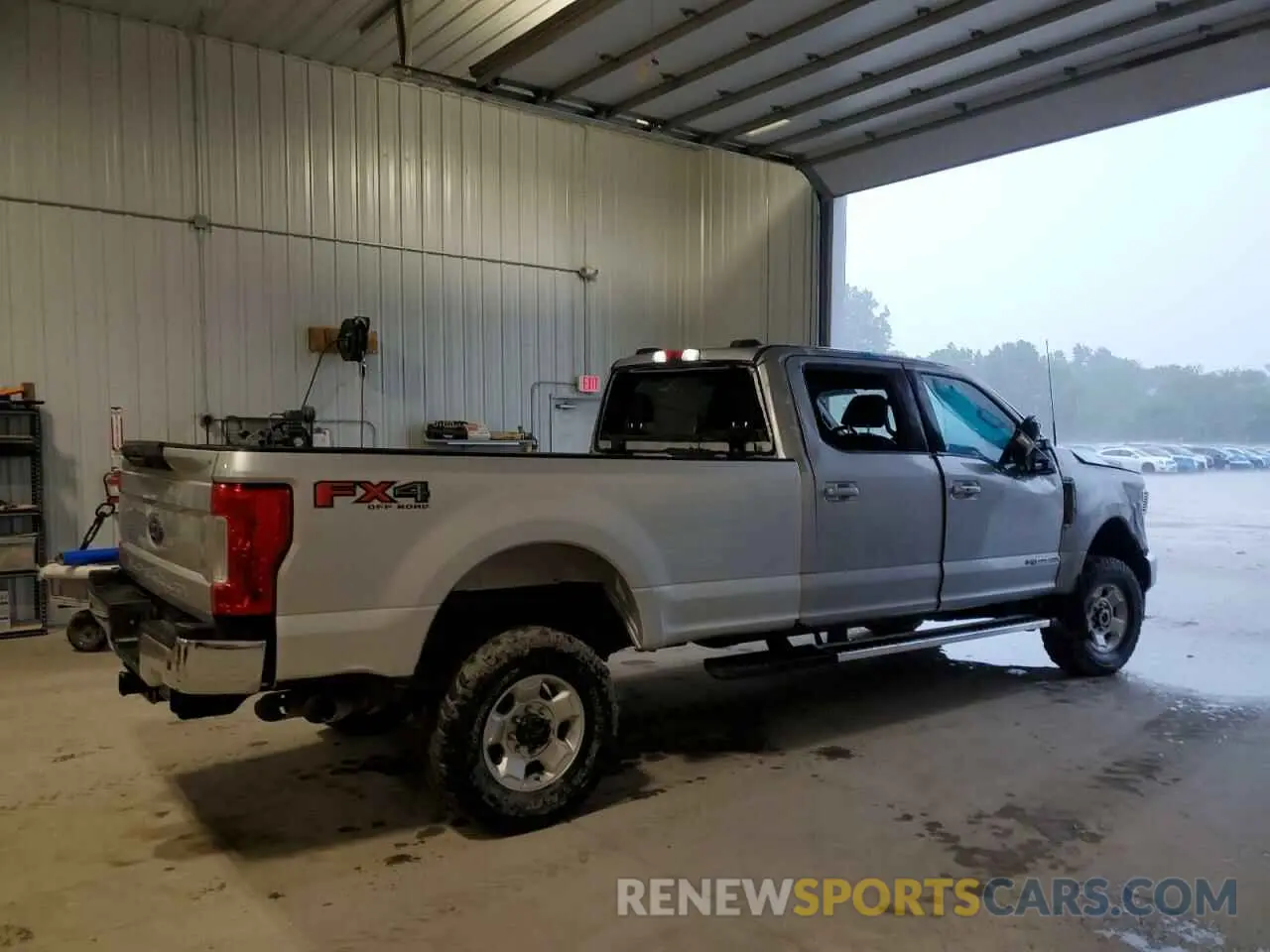 3 Фотография поврежденного автомобиля 1FT8W3BTXNEE87518 FORD F350 2022