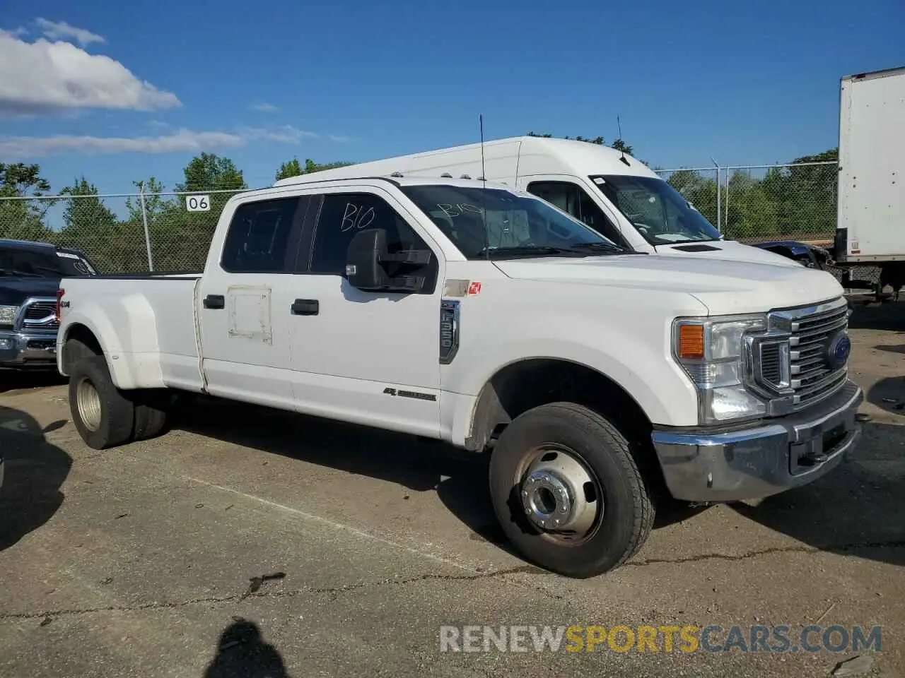 4 Photograph of a damaged car 1FT8W3DT4NEC08027 FORD F350 2022