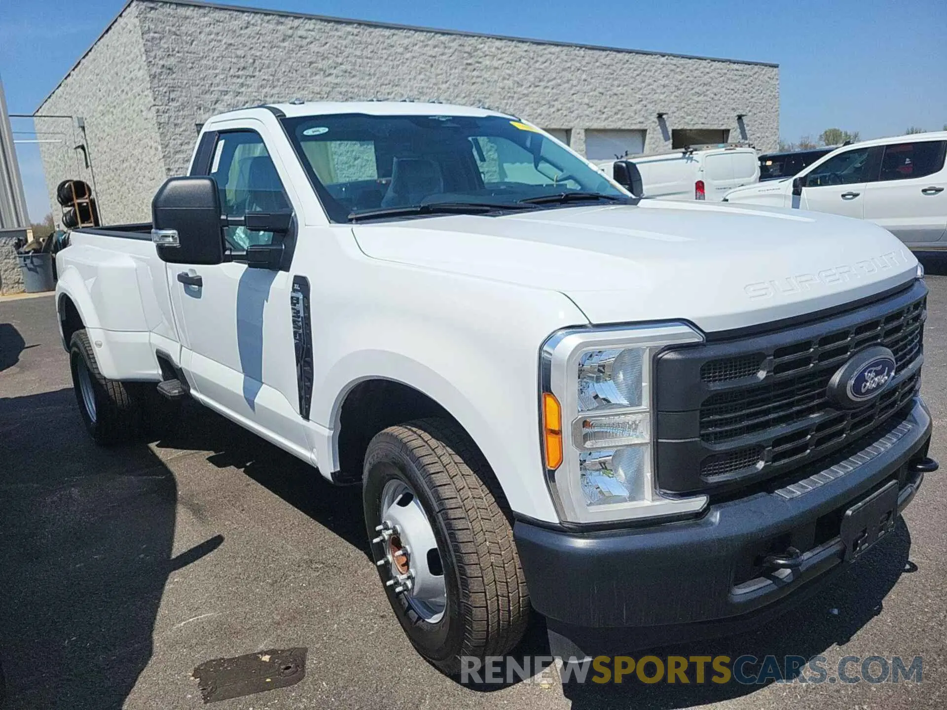 17 Фотография поврежденного автомобиля 1FTRF3CA5PED46425 FORD F350 2023