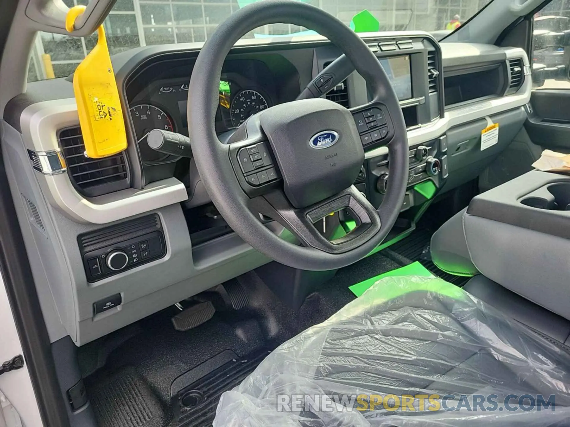 18 Фотография поврежденного автомобиля 1FTRF3CA5PED46425 FORD F350 2023