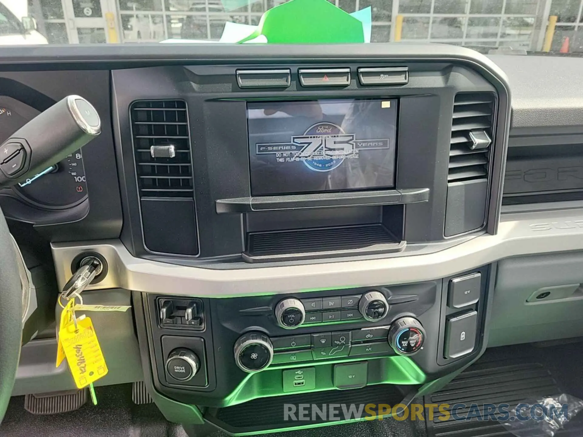 2 Фотография поврежденного автомобиля 1FTRF3CA5PED46425 FORD F350 2023