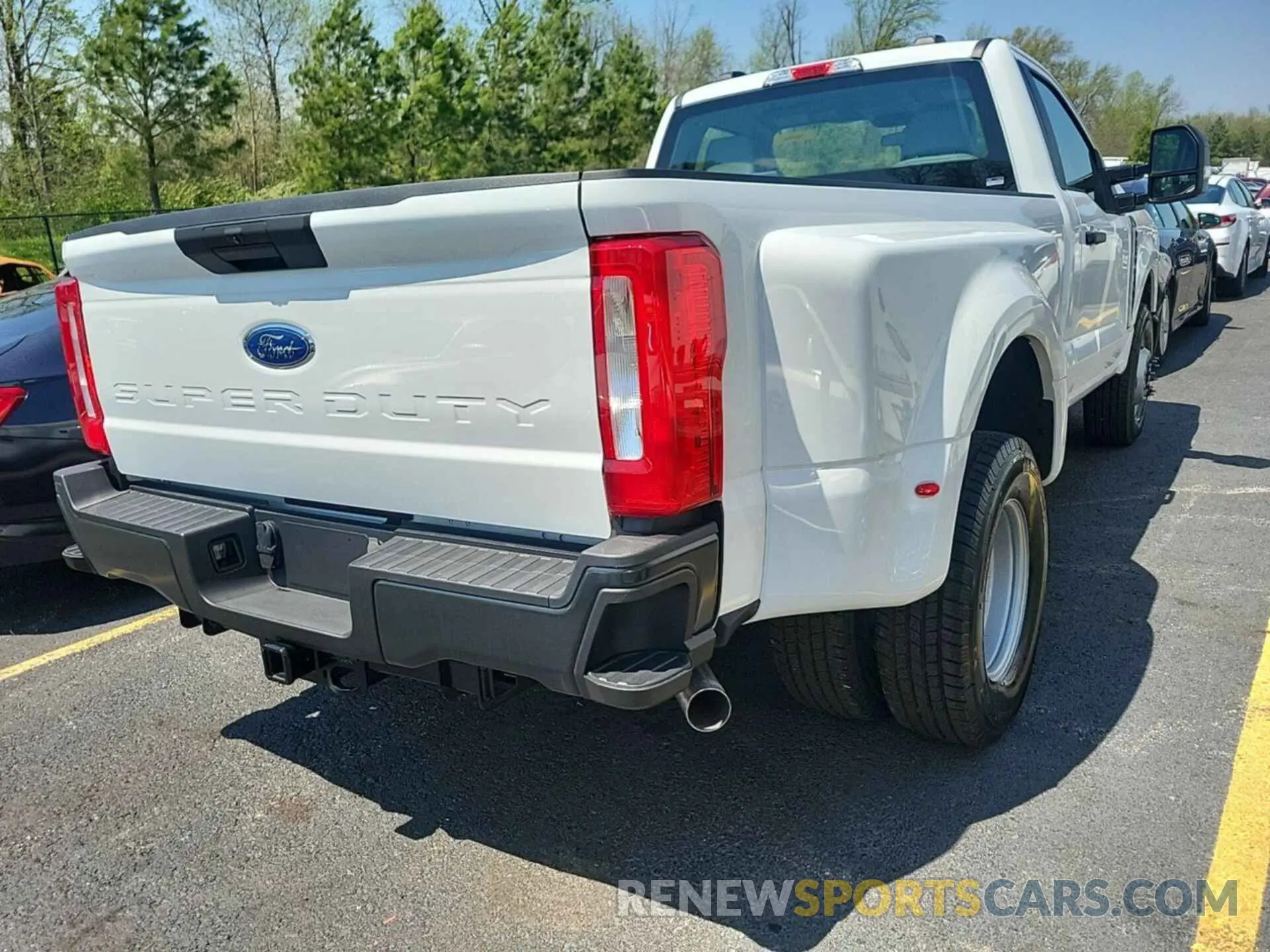 17 Photograph of a damaged car 1FTRF3CAXPED46419 FORD F350 2023