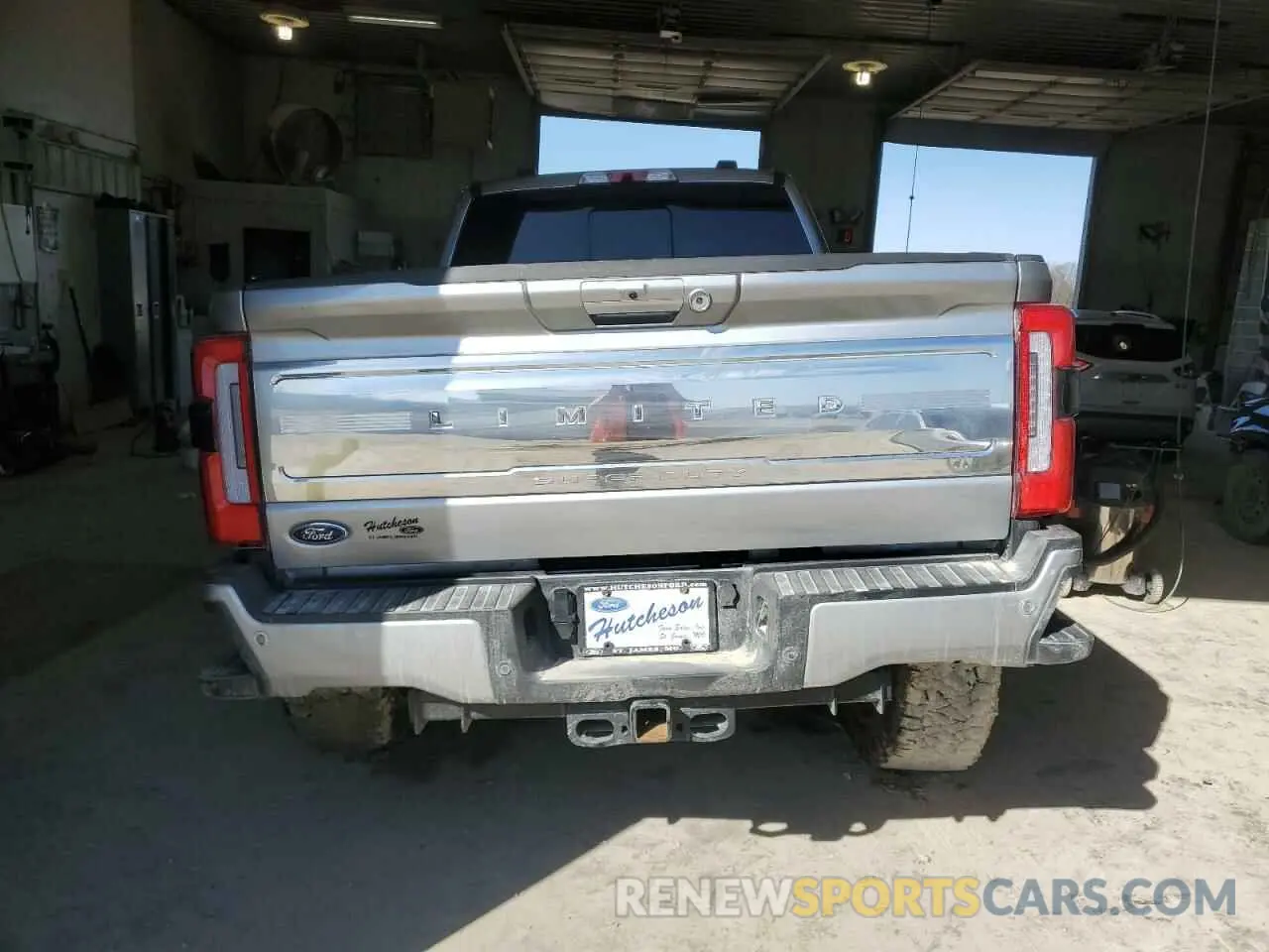 6 Photograph of a damaged car 1FT8W3BM2RED20620 FORD F350 2024