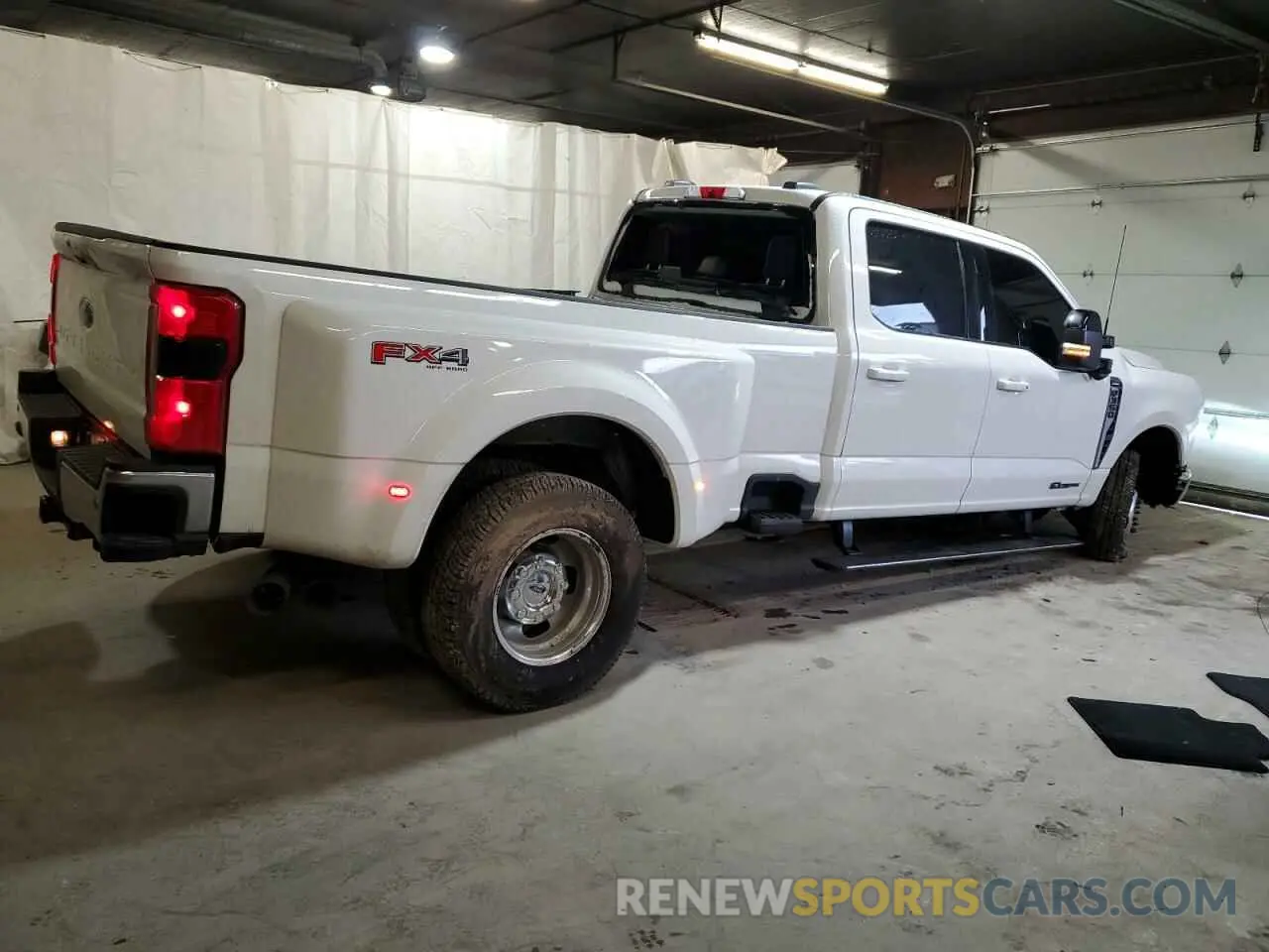 3 Photograph of a damaged car 1FT8W3DT0REF92720 FORD F350 2024