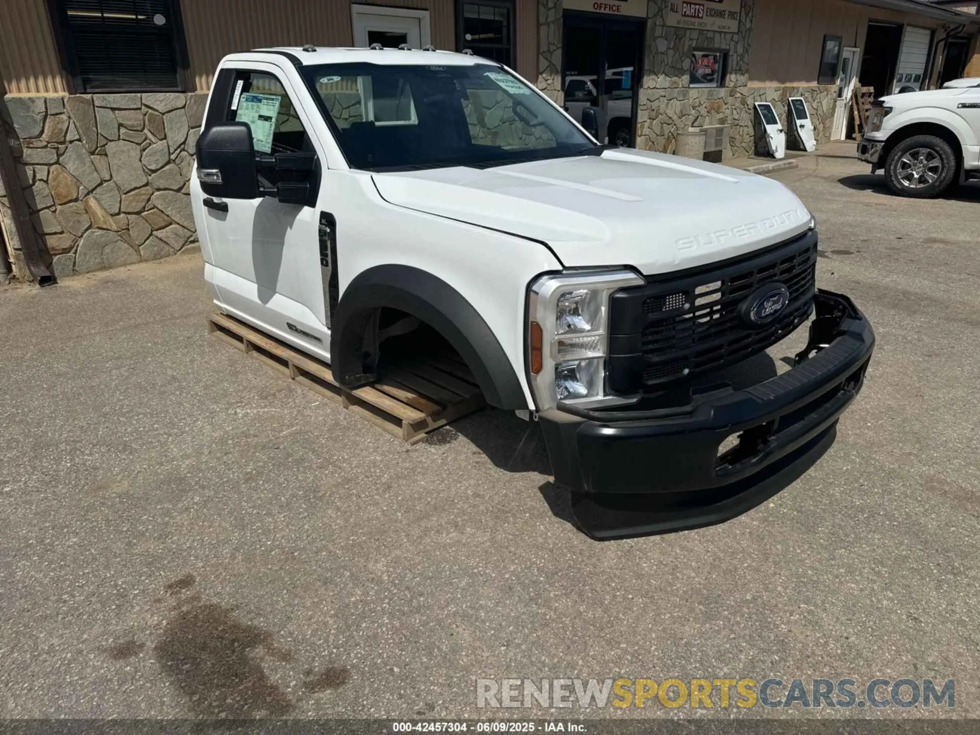 1 Photograph of a damaged car 1FDUF5HT3RED37883 FORD F550 2024