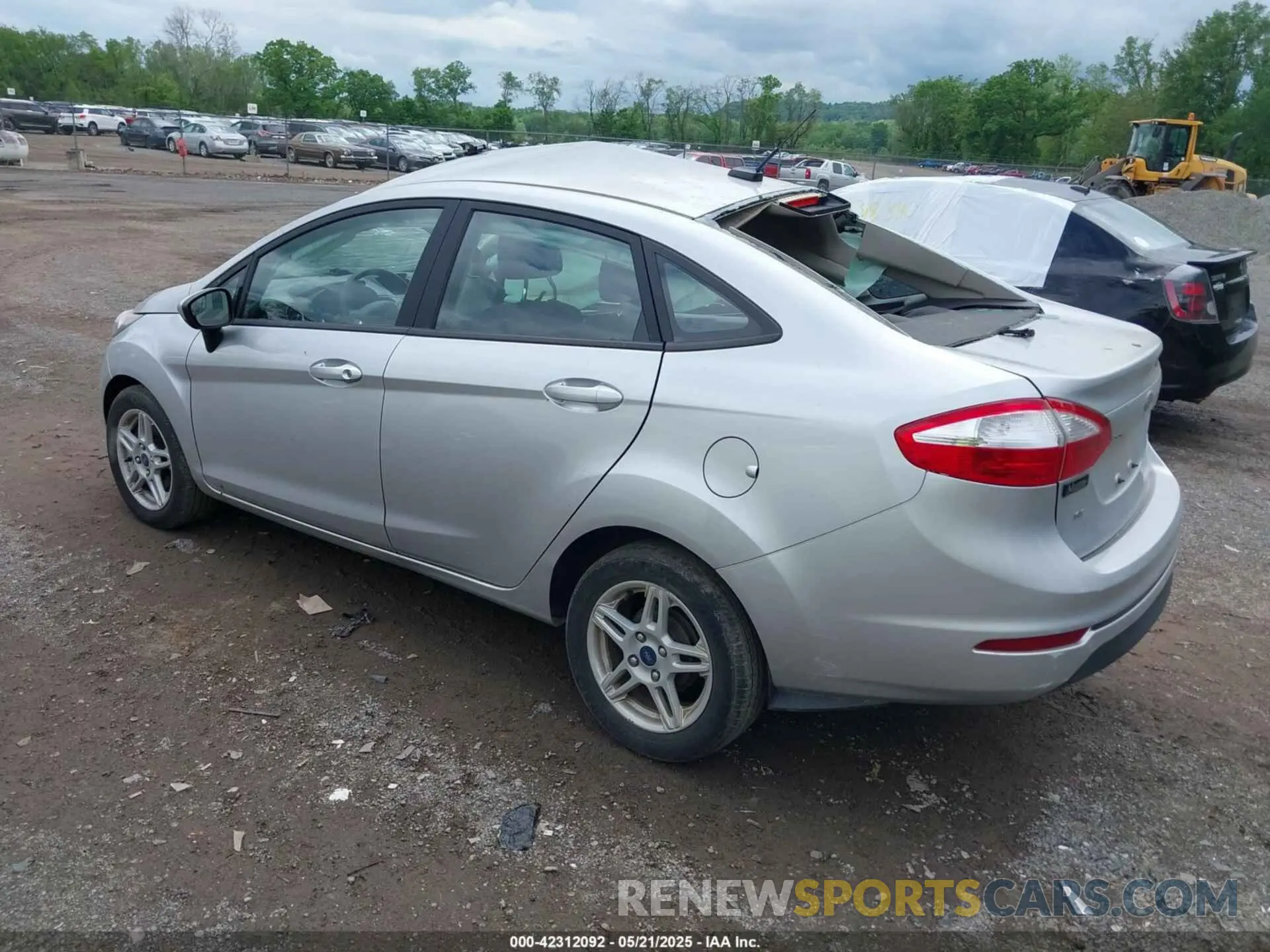 3 Фотография поврежденного автомобиля 3FADP4BJ1KM104464 FORD FIESTA 2019