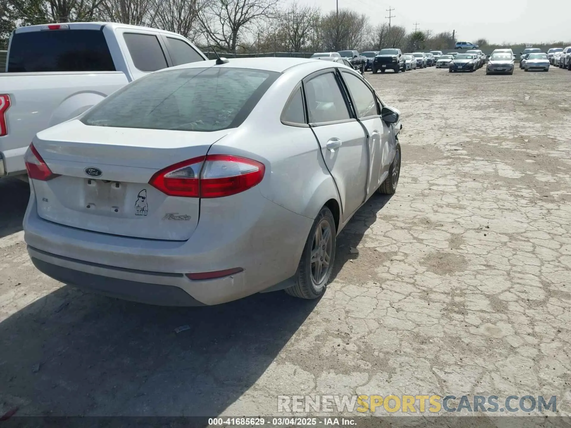 4 Photograph of a damaged car 3FADP4BJ7KM135217 FORD FIESTA 2019