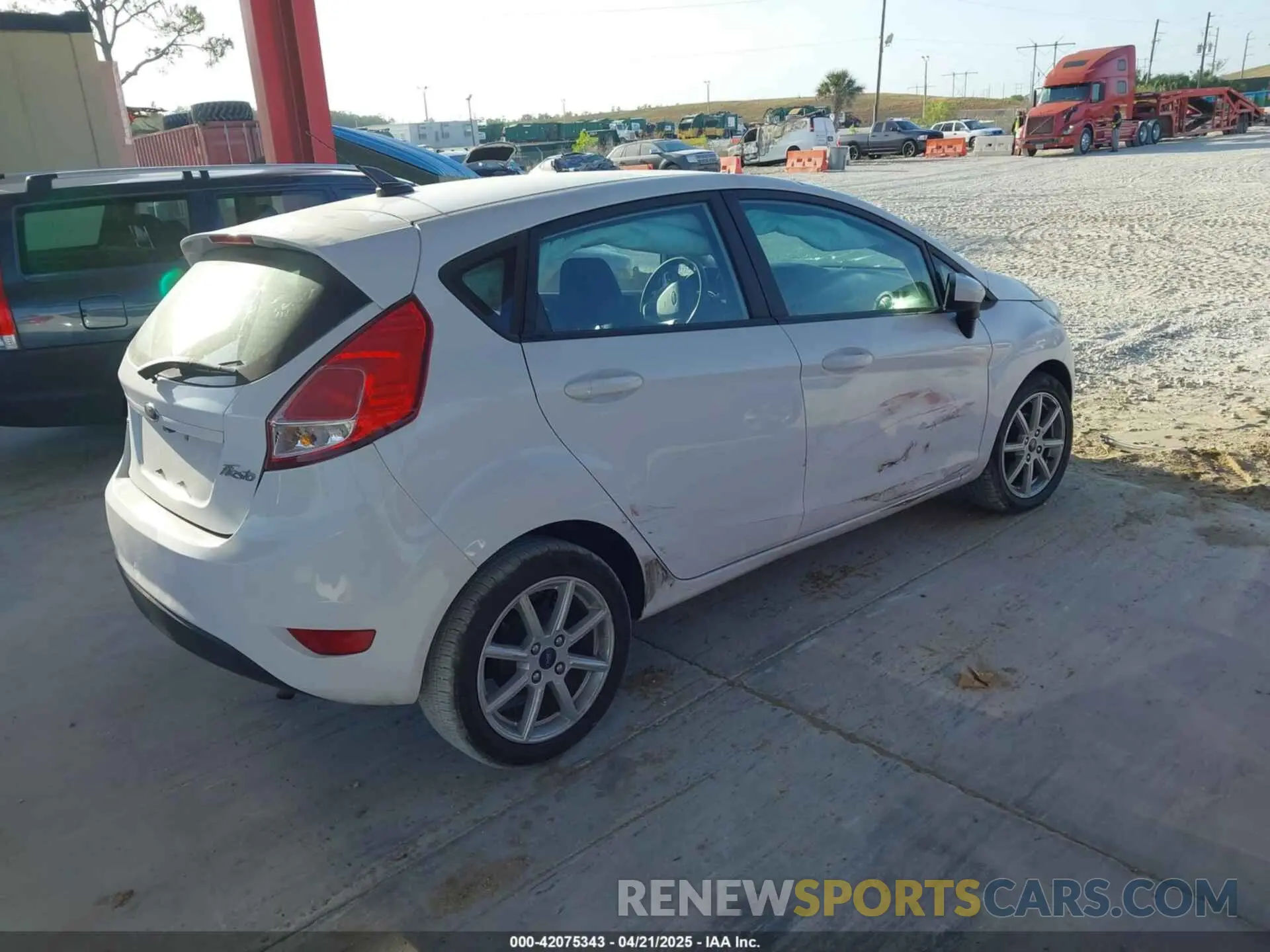 4 Photograph of a damaged car 3FADP4EJ4KM136871 FORD FIESTA 2019