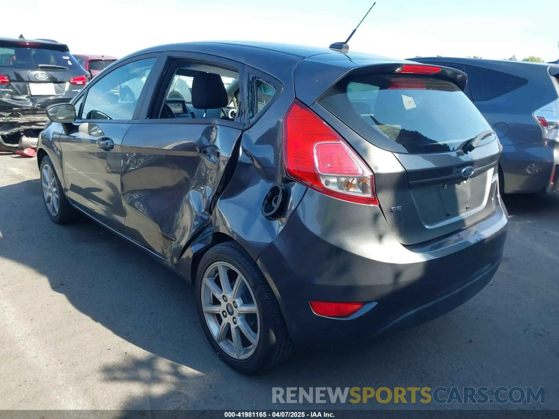 3 Фотография поврежденного автомобиля 3FADP4EJ4KM143318 FORD FIESTA 2019