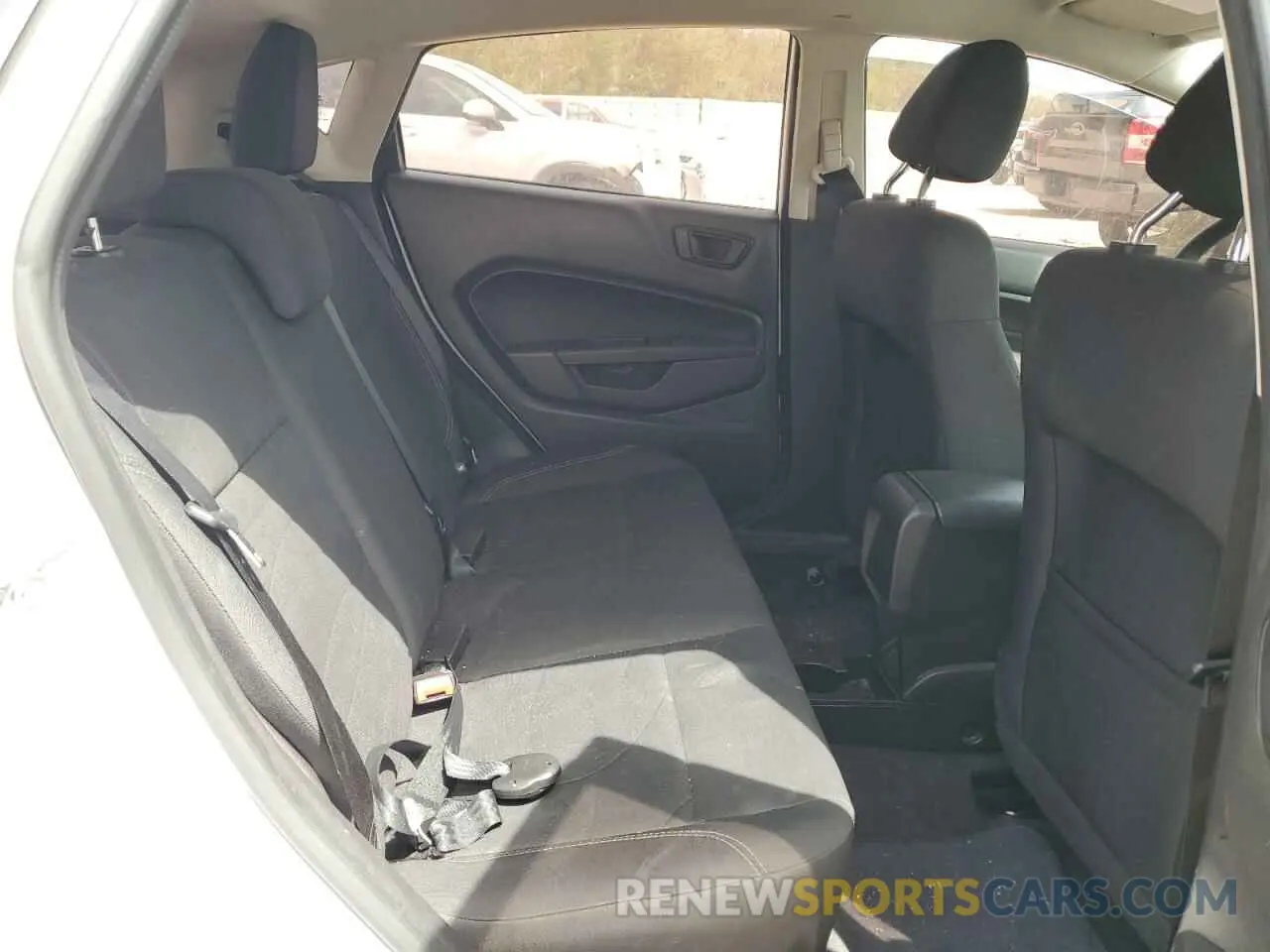 10 Photograph of a damaged car 3FADP4EJ4KM156988 FORD FIESTA 2019