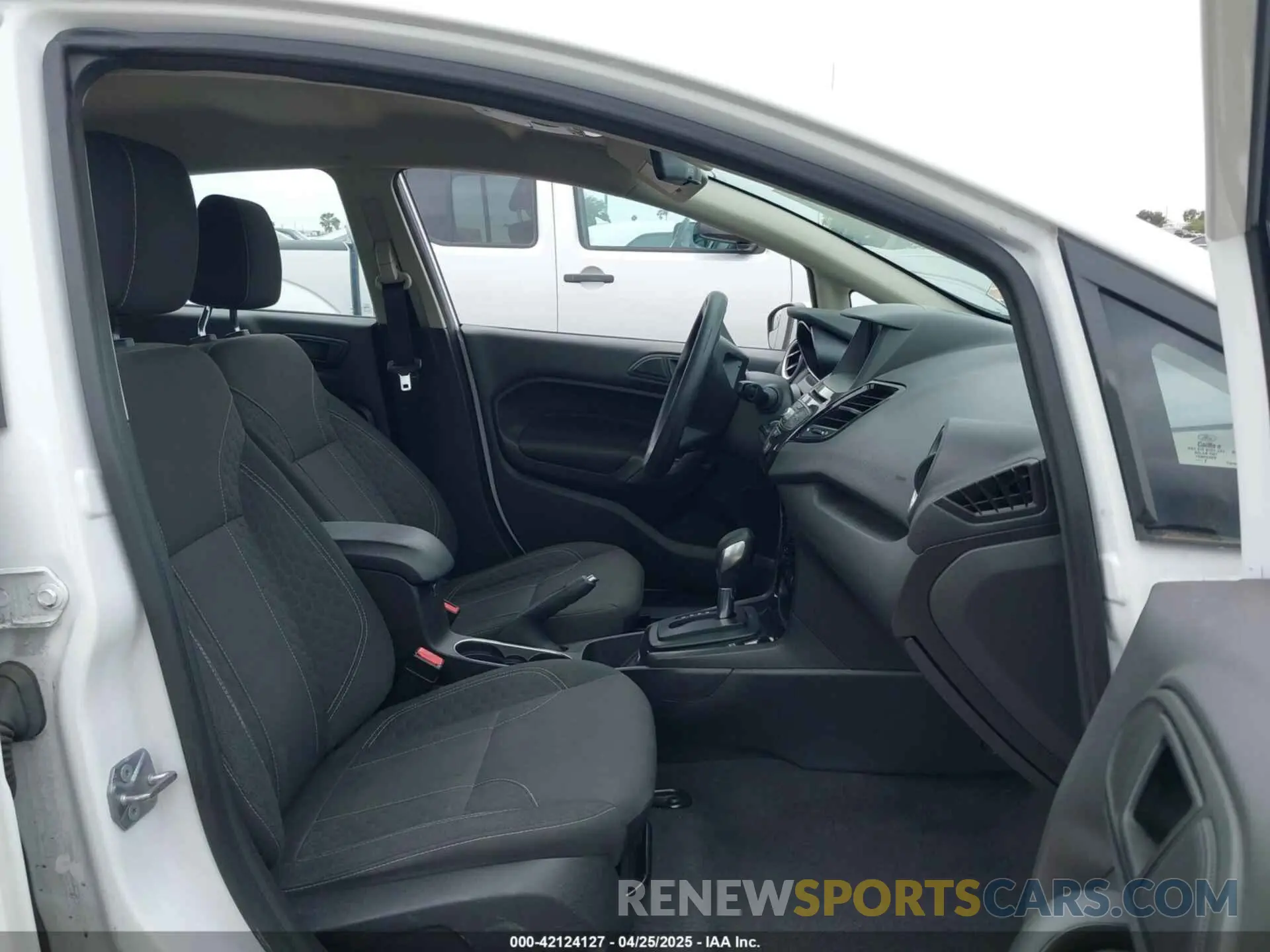 5 Photograph of a damaged car 3FADP4EJXKM143274 FORD FIESTA 2019