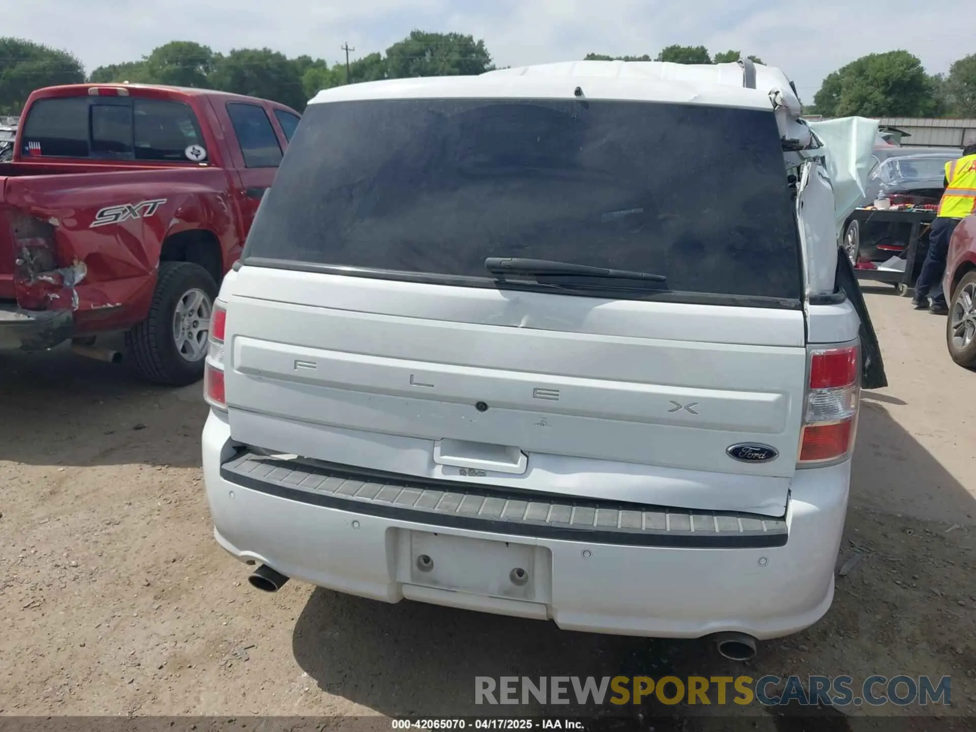 17 Фотография поврежденного автомобиля 2FMGK5B8XKBA00710 FORD FLEX 2019