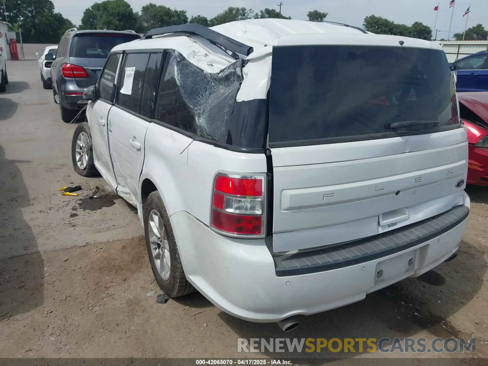 3 Фотография поврежденного автомобиля 2FMGK5B8XKBA00710 FORD FLEX 2019