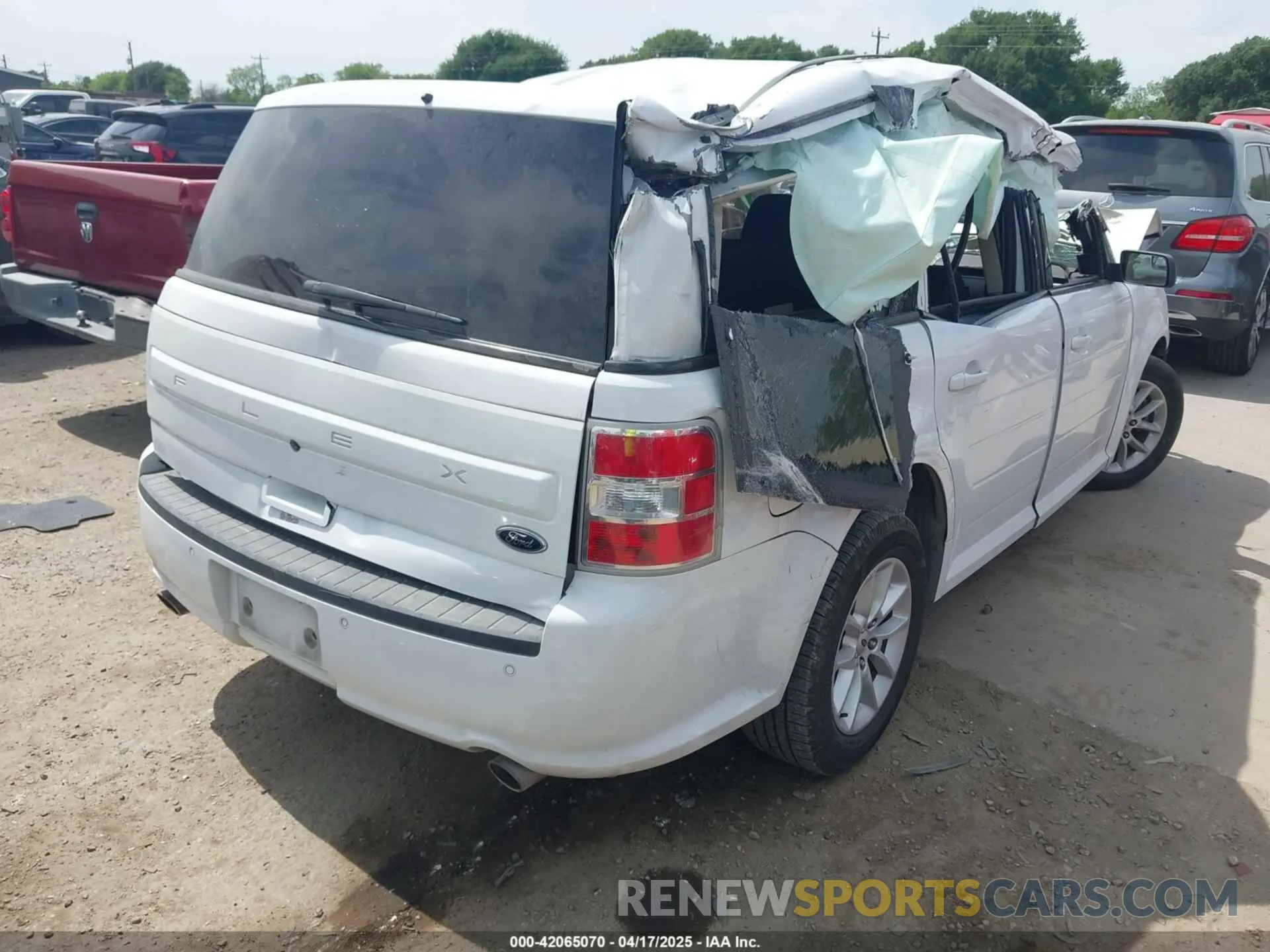 4 Фотография поврежденного автомобиля 2FMGK5B8XKBA00710 FORD FLEX 2019
