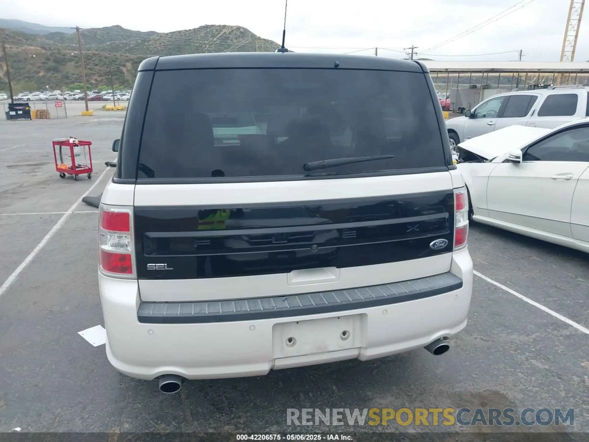 17 Фотография поврежденного автомобиля 2FMGK5C88KBA03099 FORD FLEX 2019