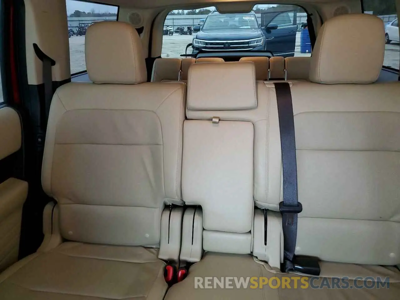 10 Photograph of a damaged car 2FMGK5D8XKBA23224 FORD FLEX 2019