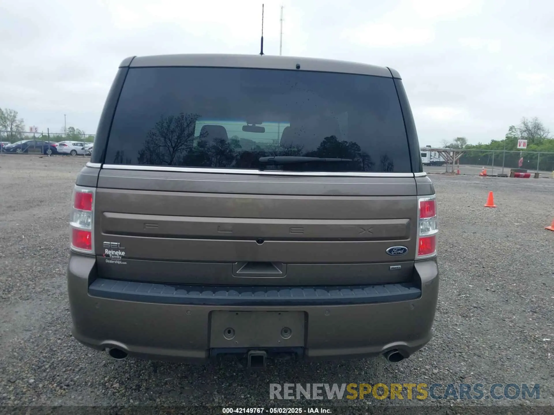 17 Photograph of a damaged car 2FMHK6C84KBA21223 FORD FLEX 2019