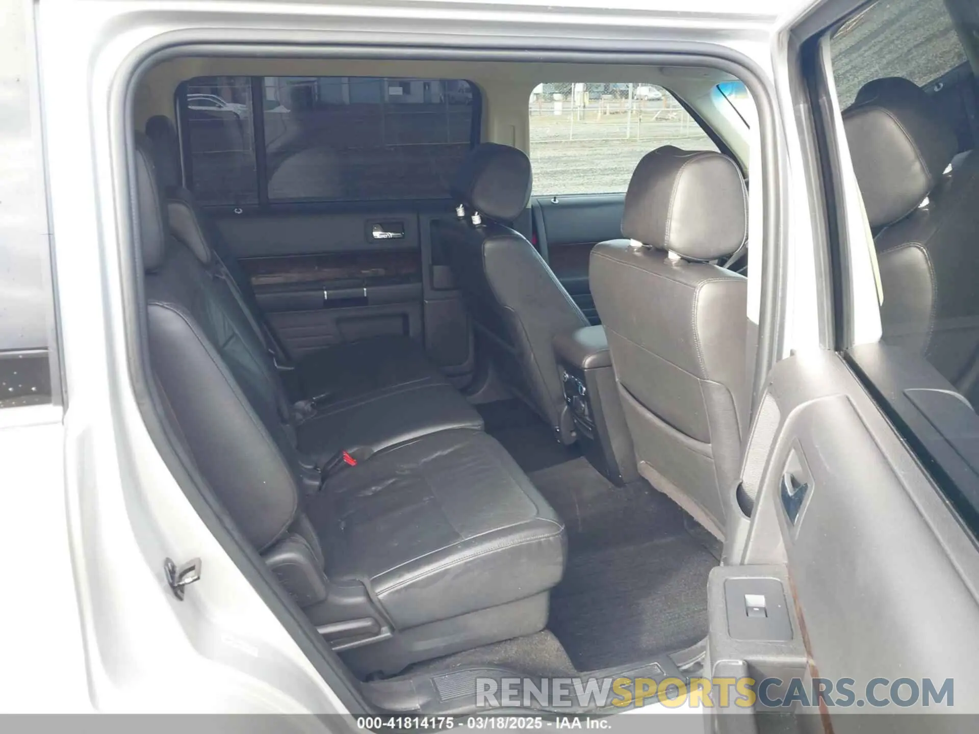 8 Photograph of a damaged car 2FMHK6D84KBA22466 FORD FLEX 2019
