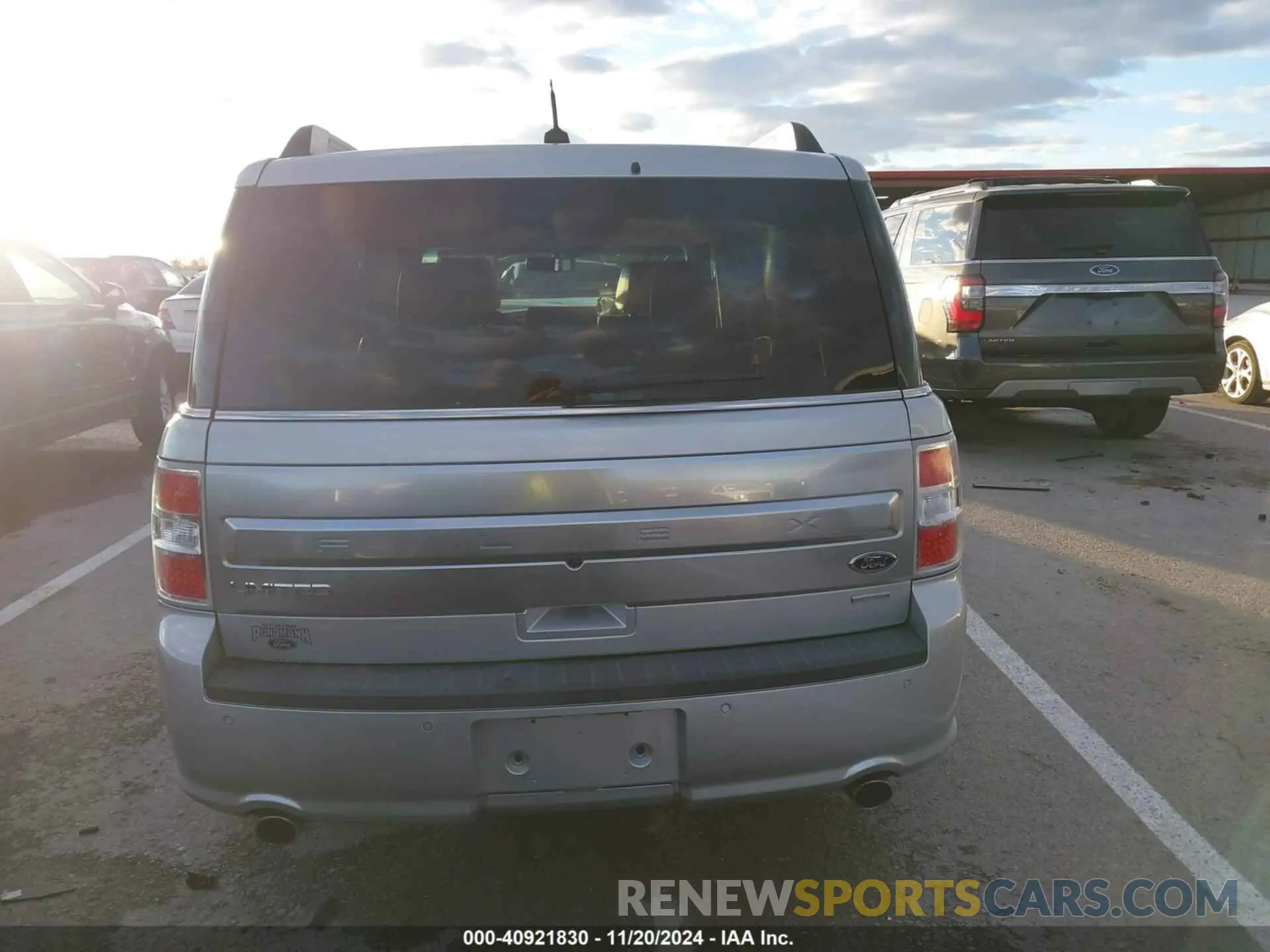 17 Photograph of a damaged car 2FMHK6DTXKBA16062 FORD FLEX 2019