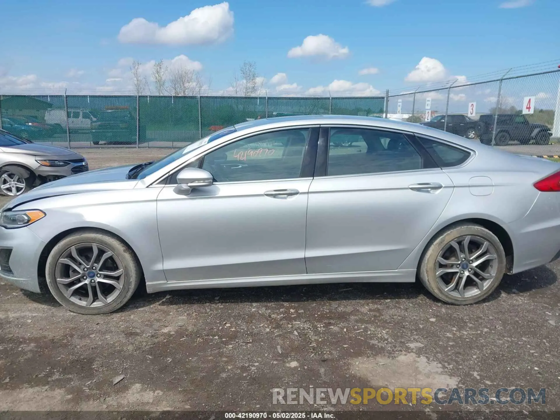 14 Photograph of a damaged car 3FA6P0CD0KR238301 FORD FUSION 2019