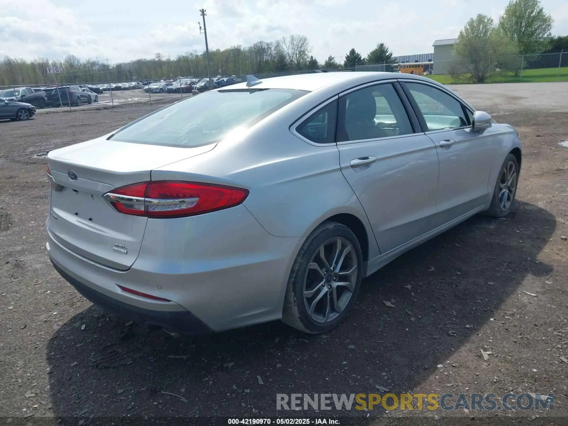 4 Photograph of a damaged car 3FA6P0CD0KR238301 FORD FUSION 2019