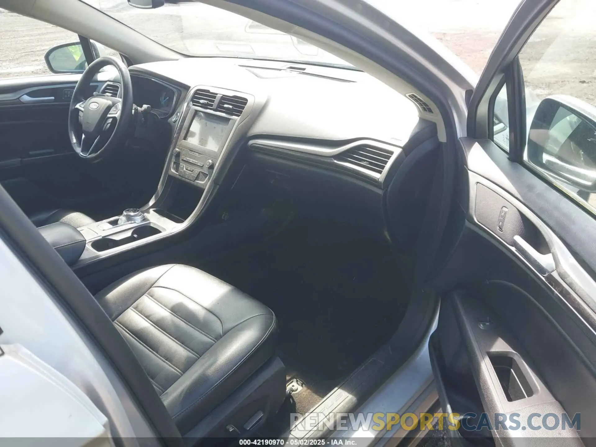 5 Photograph of a damaged car 3FA6P0CD0KR238301 FORD FUSION 2019