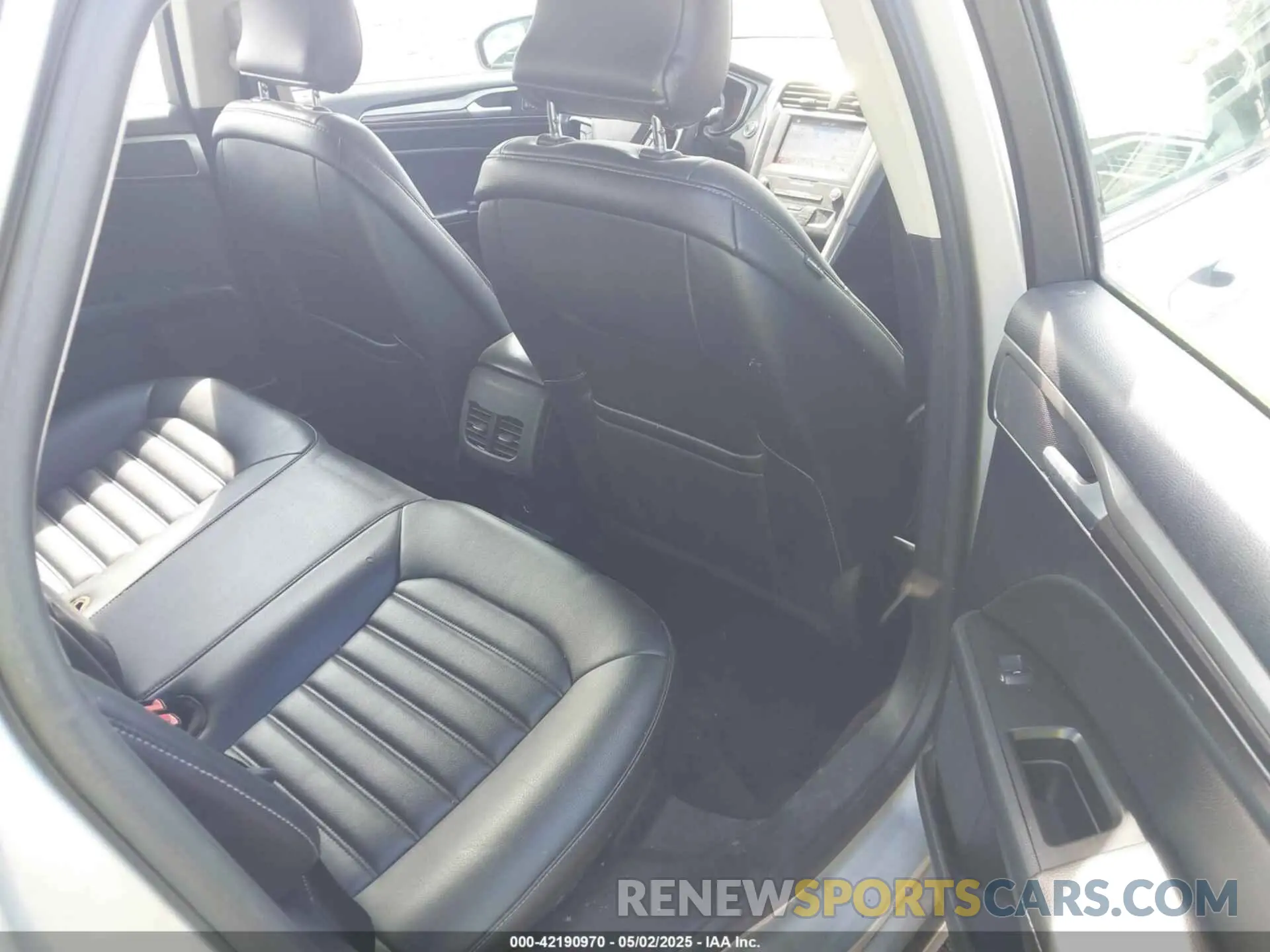 8 Photograph of a damaged car 3FA6P0CD0KR238301 FORD FUSION 2019