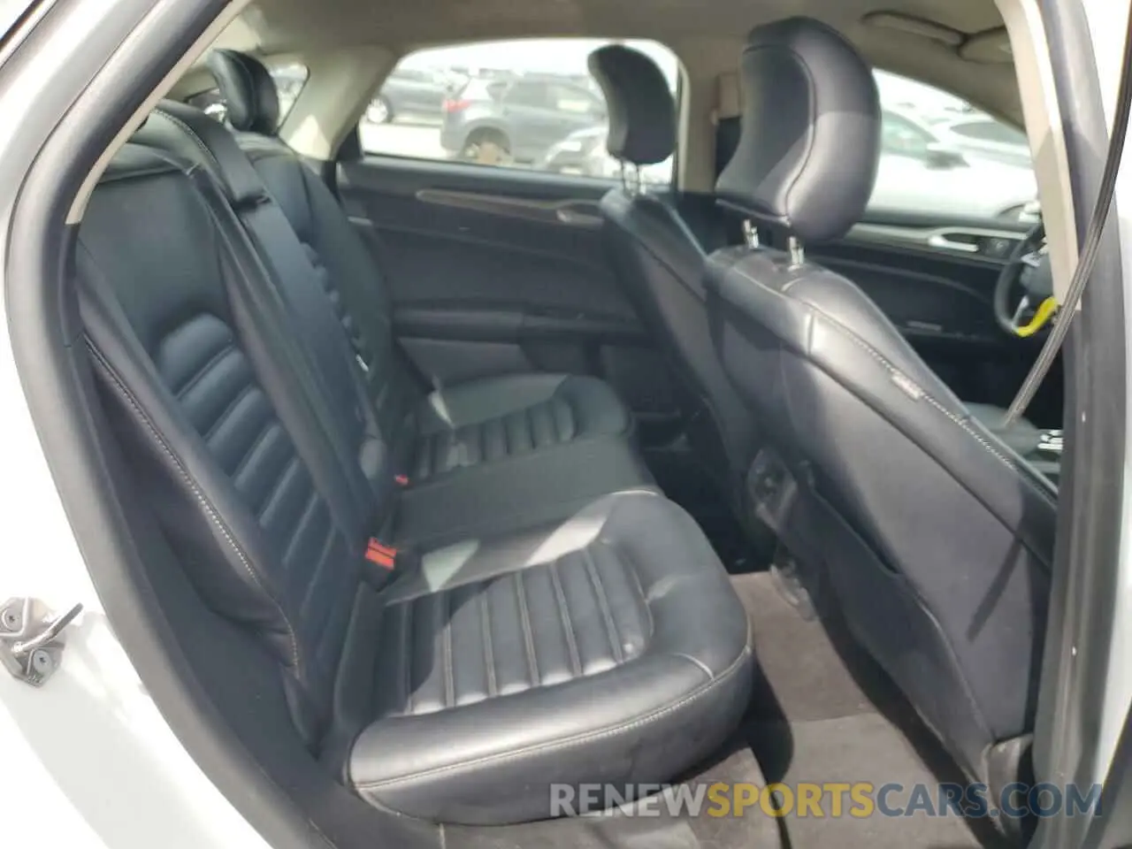 10 Photograph of a damaged car 3FA6P0CD0KR254126 FORD FUSION 2019