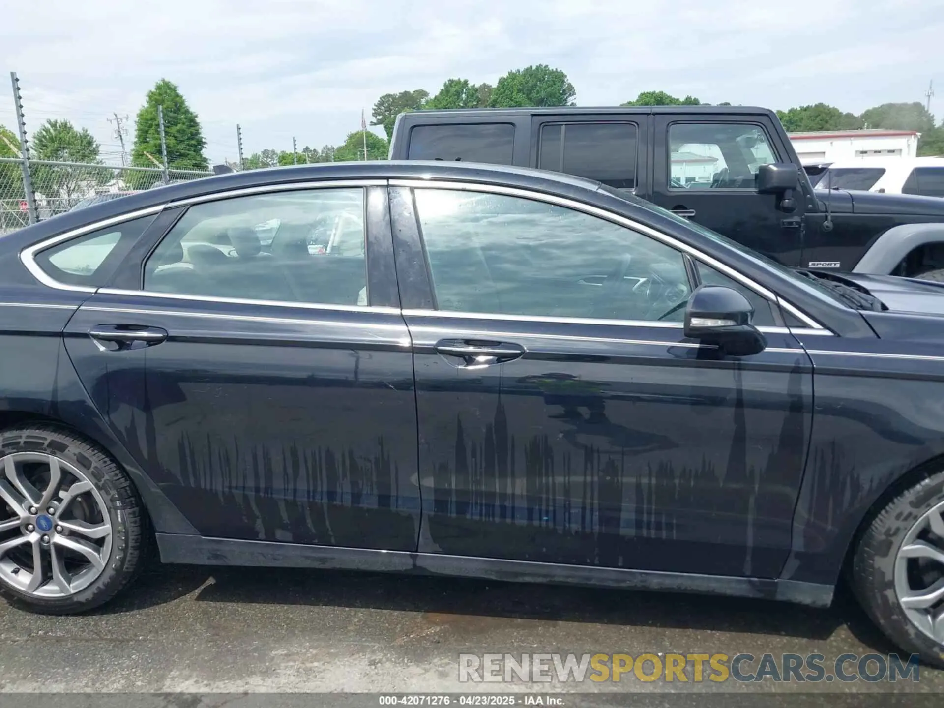 13 Photograph of a damaged car 3FA6P0CD1KR269590 FORD FUSION 2019
