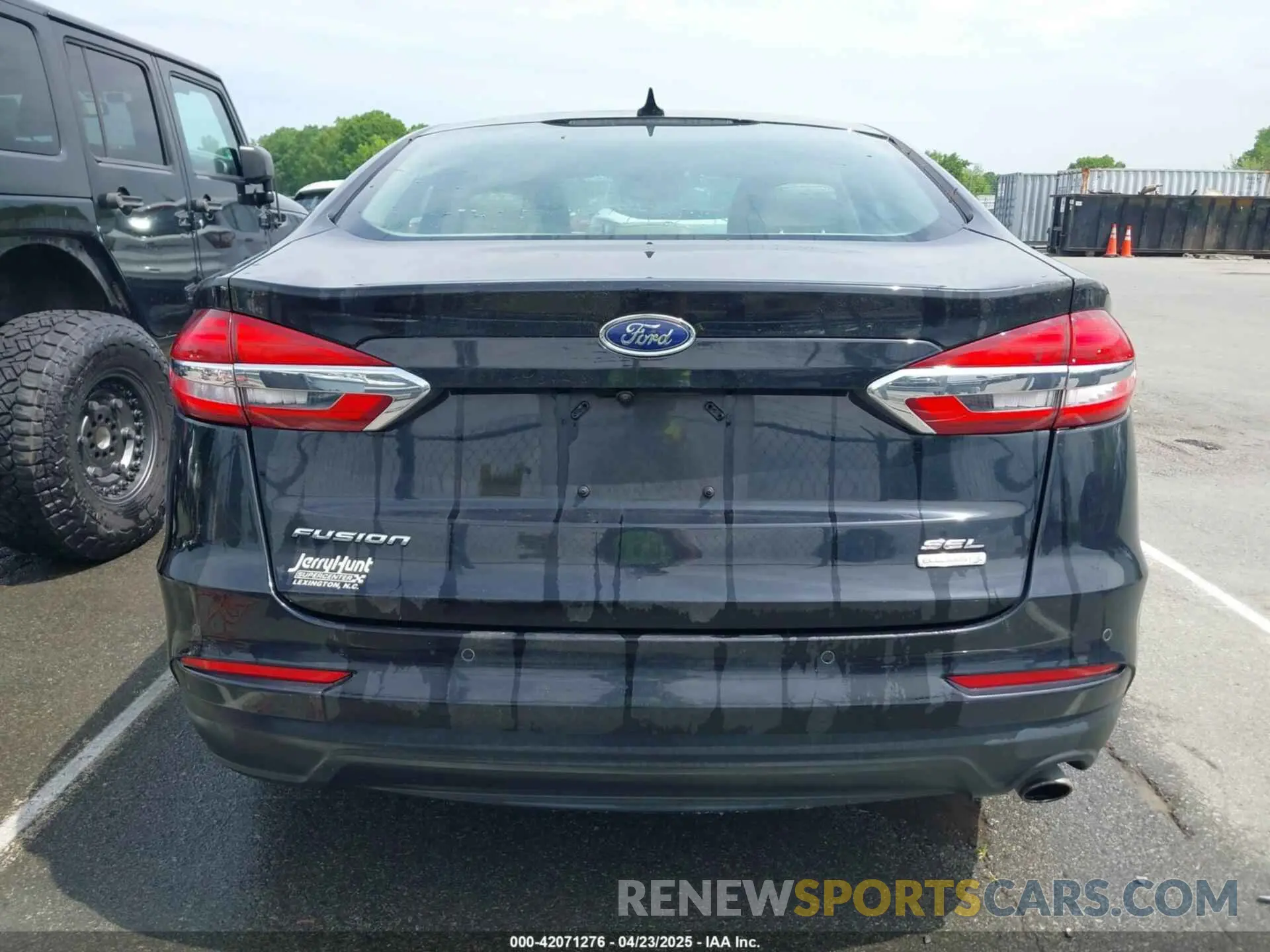 16 Photograph of a damaged car 3FA6P0CD1KR269590 FORD FUSION 2019