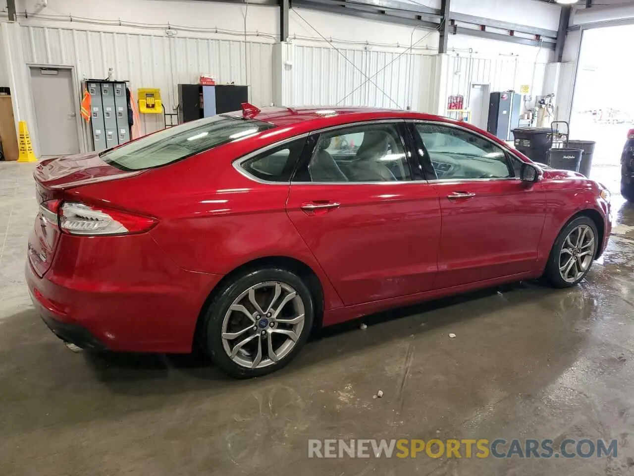 3 Фотография поврежденного автомобиля 3FA6P0CD2KR133517 FORD FUSION 2019