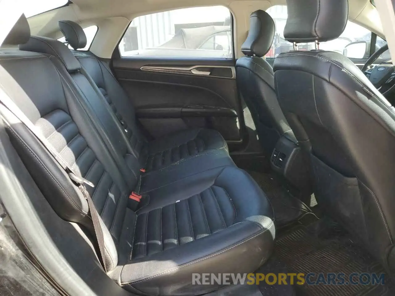 10 Photograph of a damaged car 3FA6P0CD2KR133775 FORD FUSION 2019