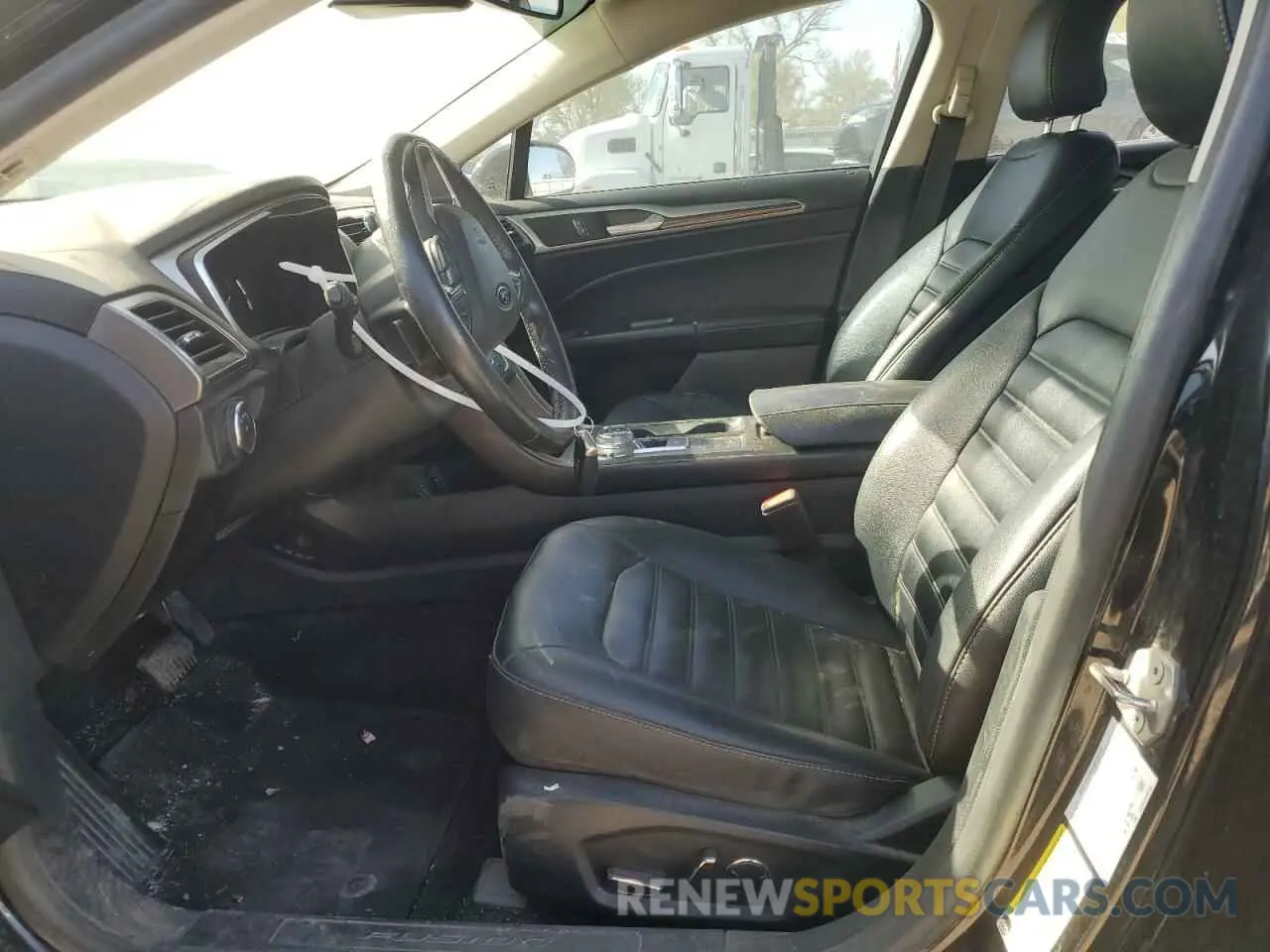 7 Photograph of a damaged car 3FA6P0CD2KR133775 FORD FUSION 2019