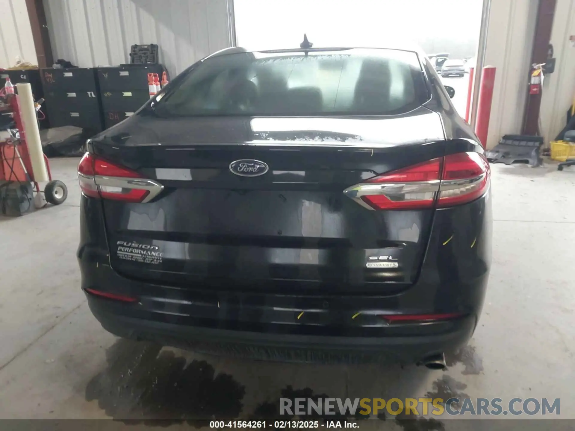 17 Photograph of a damaged car 3FA6P0CD2KR260770 FORD FUSION 2019