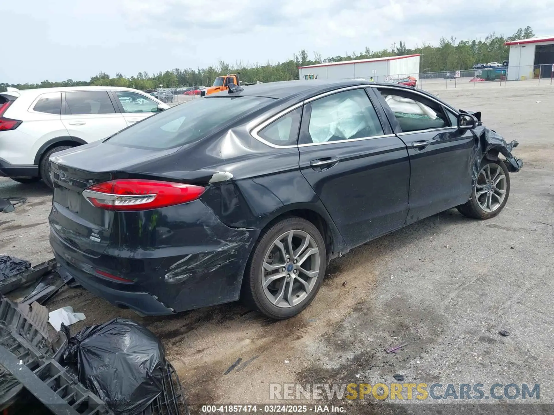 4 Photograph of a damaged car 3FA6P0CD3KR150021 FORD FUSION 2019