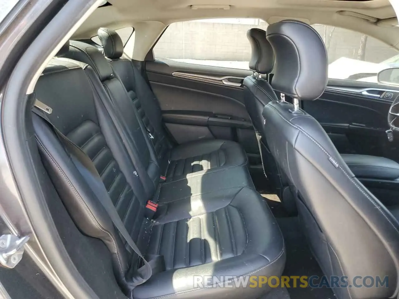 10 Photograph of a damaged car 3FA6P0CD4KR118498 FORD FUSION 2019