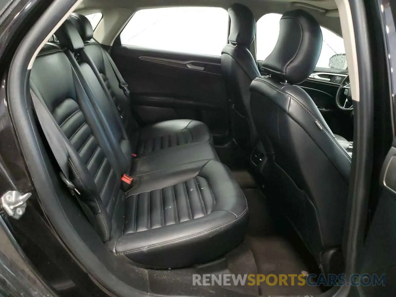10 Photograph of a damaged car 3FA6P0CD4KR181424 FORD FUSION 2019