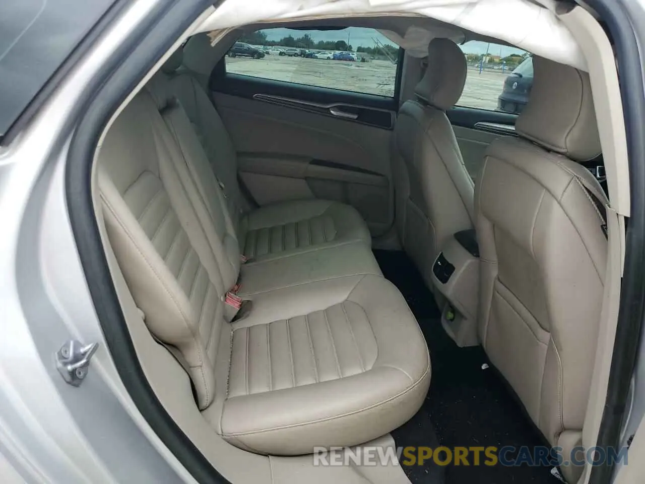 10 Photograph of a damaged car 3FA6P0CD5KR138503 FORD FUSION 2019