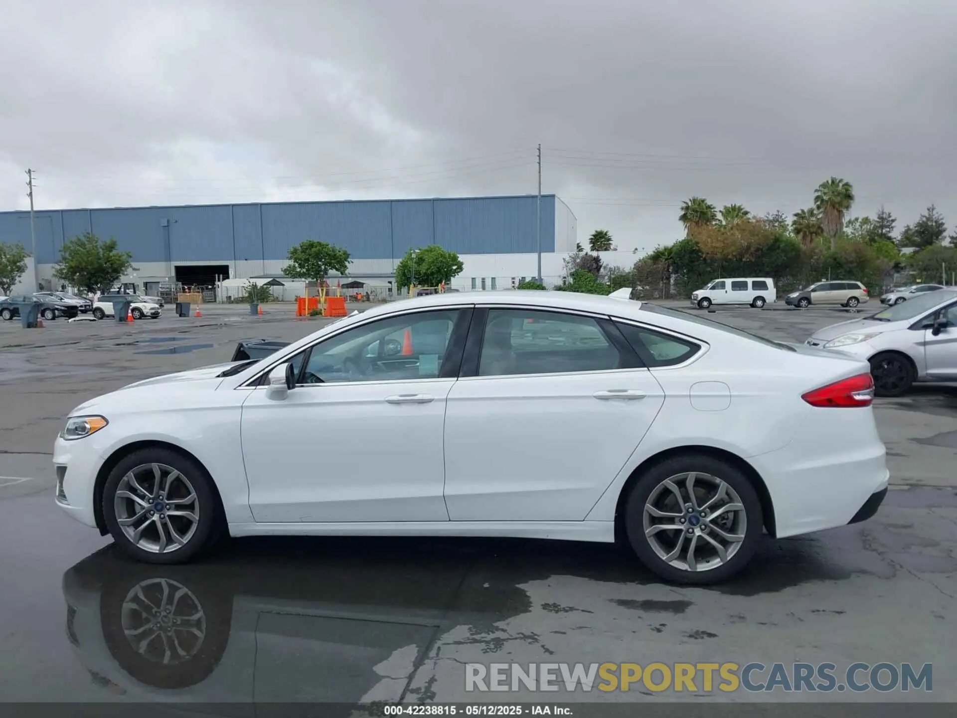14 Photograph of a damaged car 3FA6P0CD5KR202264 FORD FUSION 2019