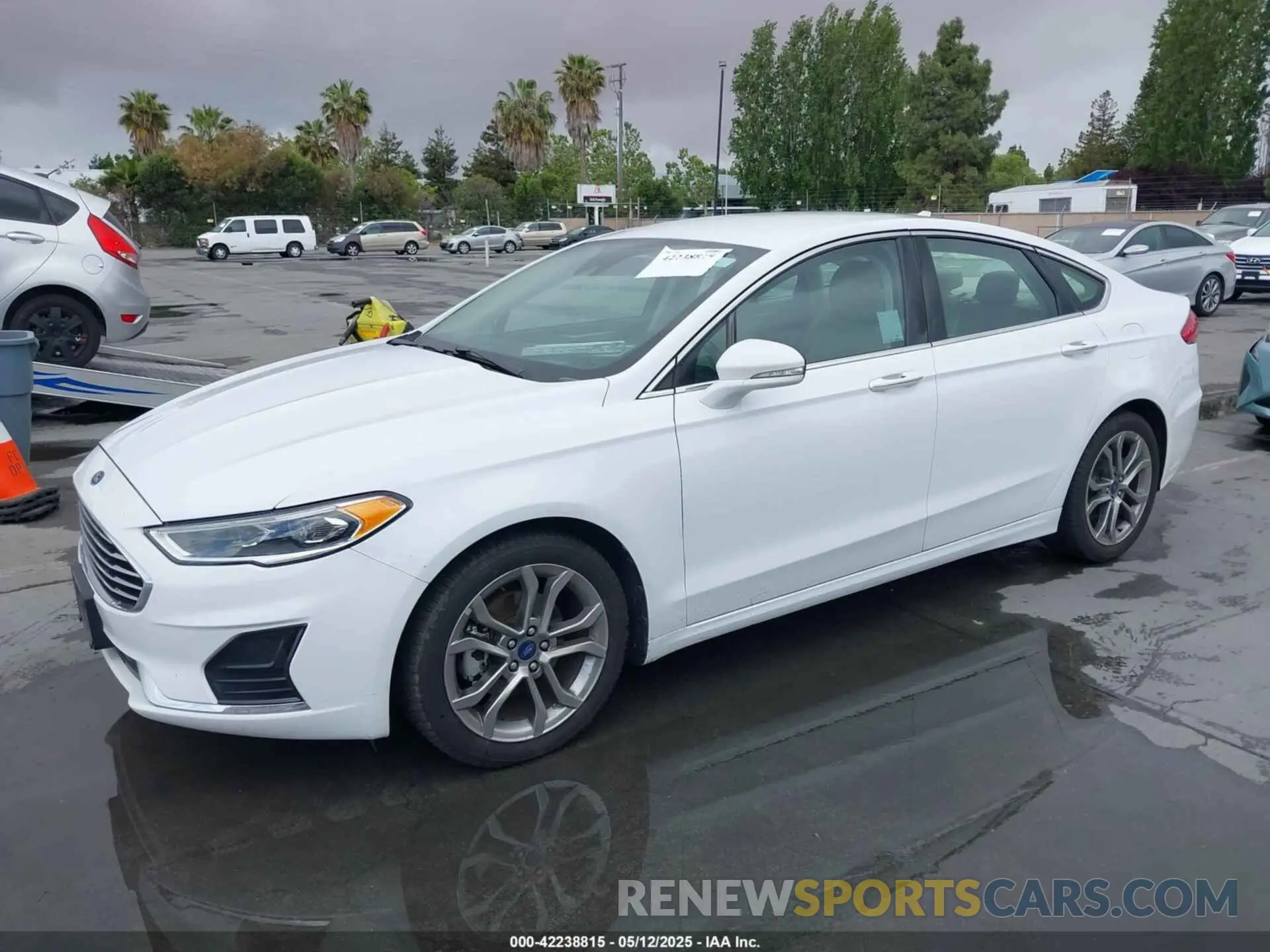 2 Photograph of a damaged car 3FA6P0CD5KR202264 FORD FUSION 2019