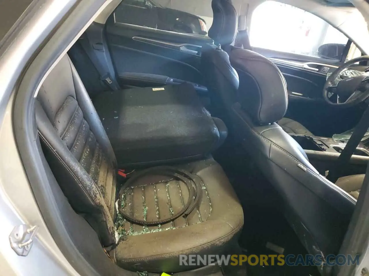 10 Photograph of a damaged car 3FA6P0CD5KR229884 FORD FUSION 2019
