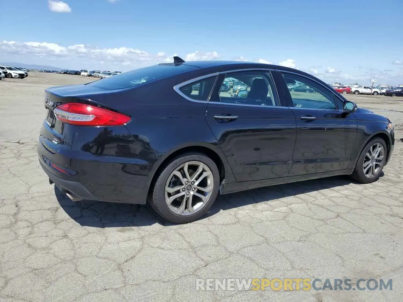 3 Фотография поврежденного автомобиля 3FA6P0CD5KR253151 FORD FUSION 2019