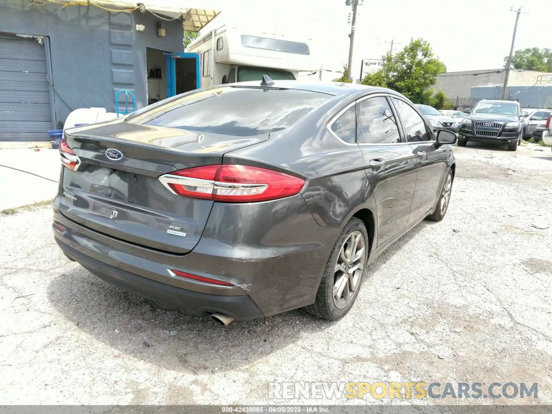 4 Фотография поврежденного автомобиля 3FA6P0CD6KR144746 FORD FUSION 2019
