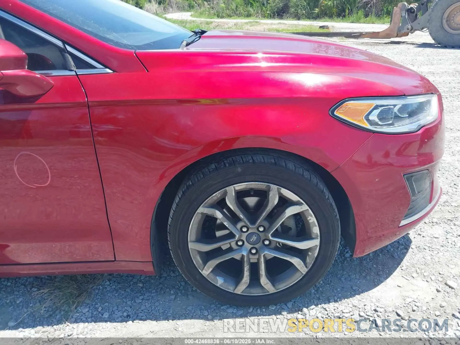 18 Photograph of a damaged car 3FA6P0CD8KR127978 FORD FUSION 2019
