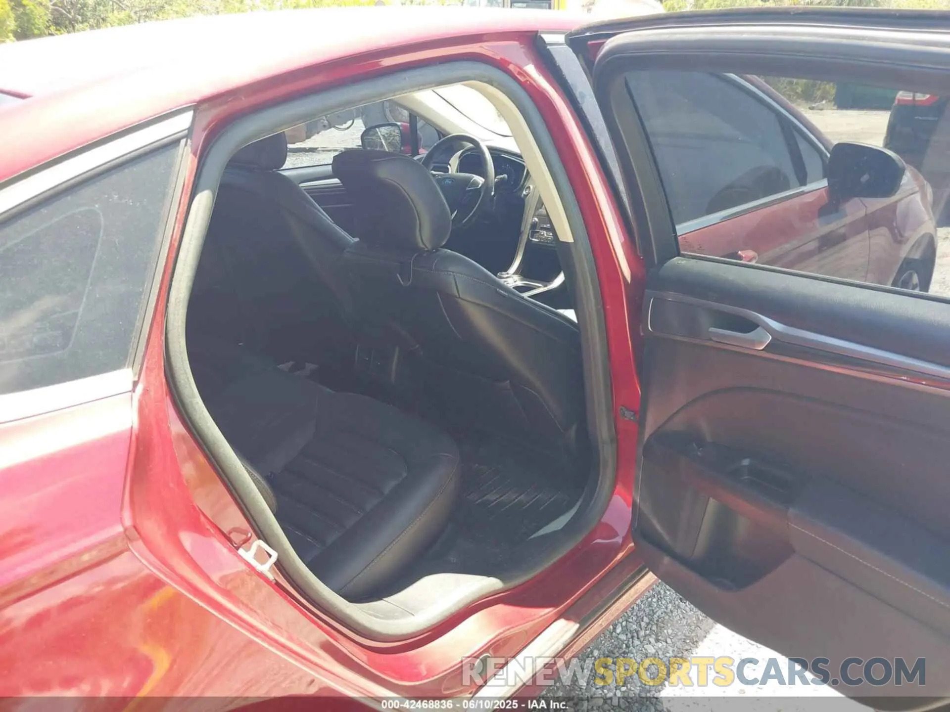 8 Photograph of a damaged car 3FA6P0CD8KR127978 FORD FUSION 2019