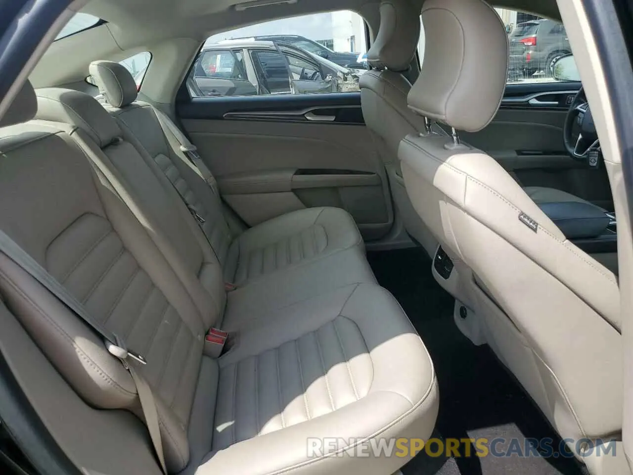 10 Photograph of a damaged car 3FA6P0CD9KR225935 FORD FUSION 2019